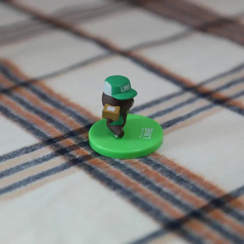 [BUNJANG] Line Friends Brown Delivery Figure / [라인프렌즈] 배달의 브라운 피규어