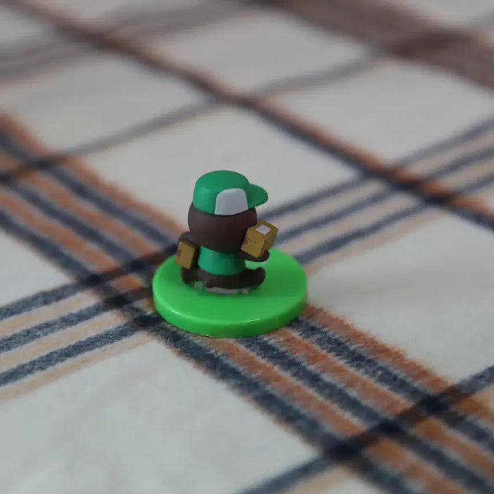 [BUNJANG] Line Friends Brown Delivery Figure / [라인프렌즈] 배달의 브라운 피규어
