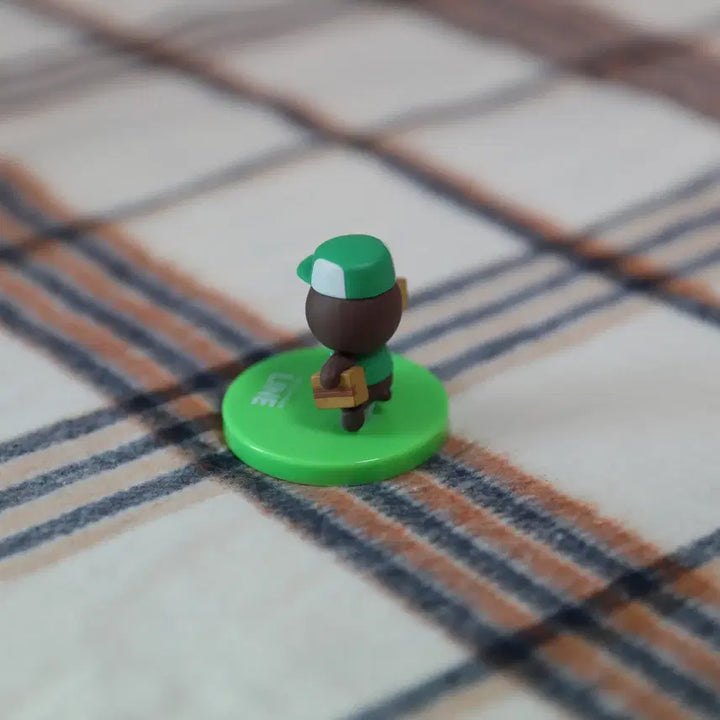 [BUNJANG] Line Friends Brown Delivery Figure / [라인프렌즈] 배달의 브라운 피규어