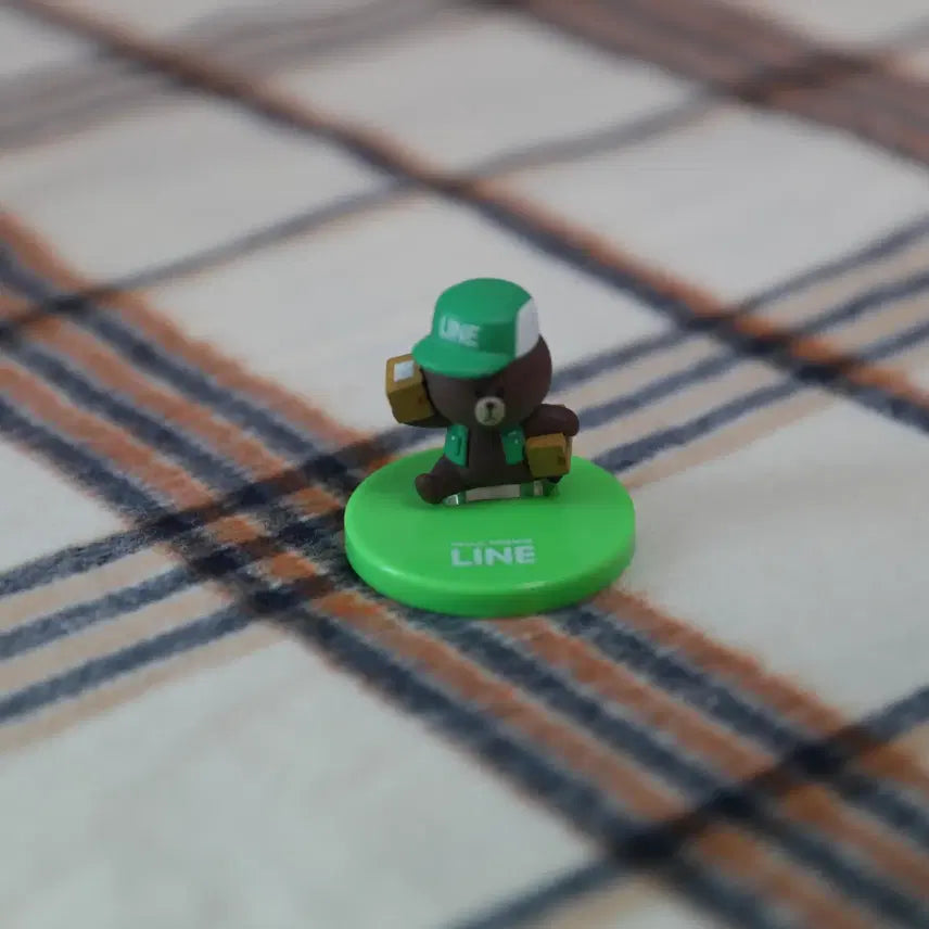 [BUNJANG] Line Friends Brown Delivery Figure / [라인프렌즈] 배달의 브라운 피규어