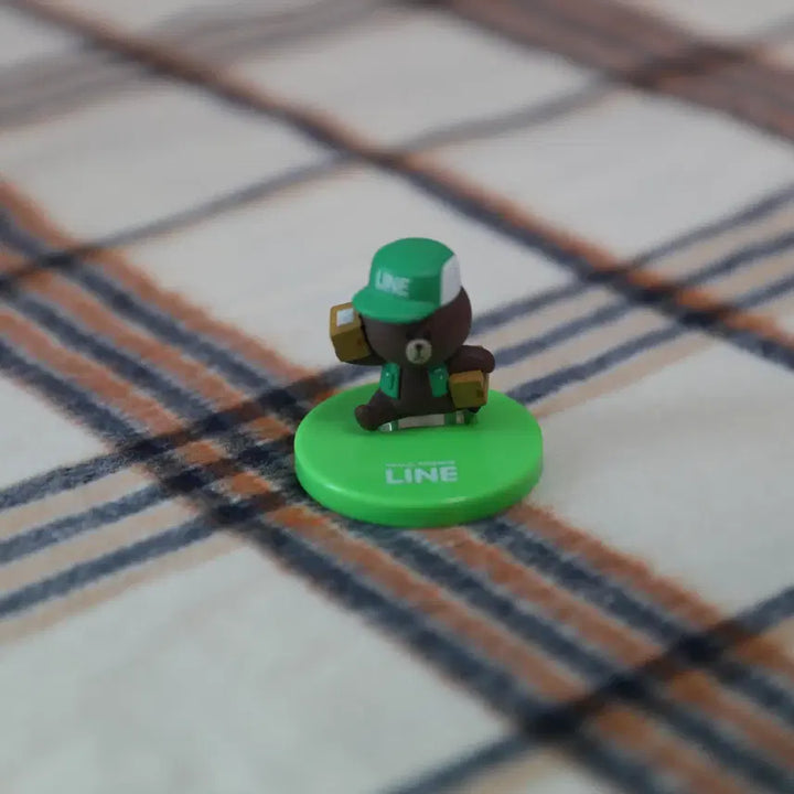 [BUNJANG] Line Friends Brown Delivery Figure / [라인프렌즈] 배달의 브라운 피규어