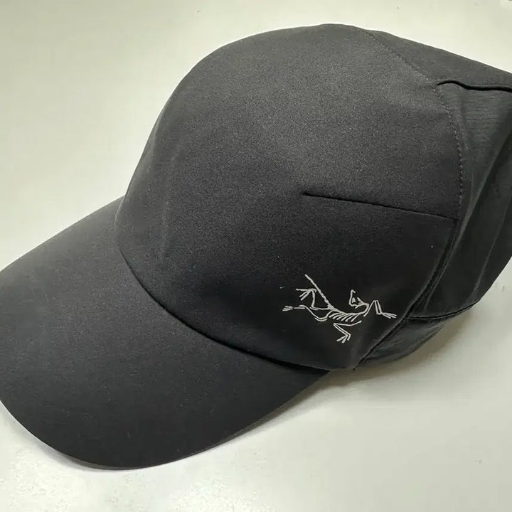 [BUNJANG] Arc'teryx Calvus Cap SM / 아크테릭스 칼버스 캡 SM