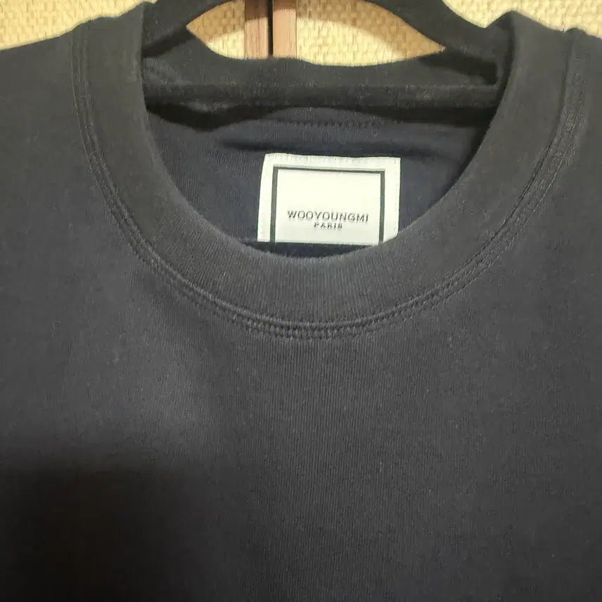 [BUNJANG] Wooyoungmi Black Logo Embroidered T-Shirt (Size M) / 409. 우영미 블랙 로고 자수 티셔츠 M 사이즈