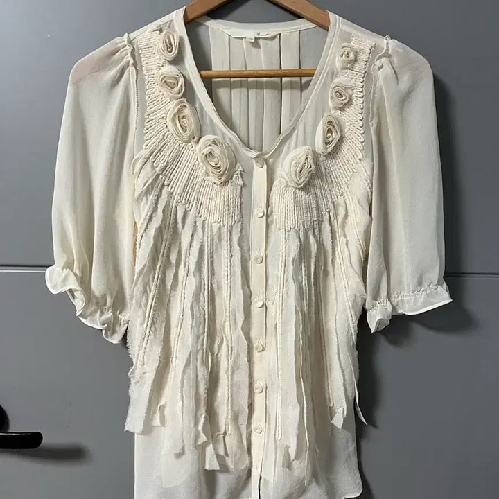 [BUNJANG] Z-Girls Rose Frill Ribbon Blouse (Size 55) / 봄 지컷 아이보리 장미 프릴 리본 블라우스 55