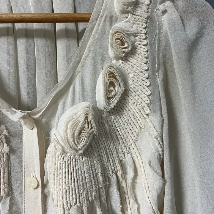 [BUNJANG] Z-Girls Rose Frill Ribbon Blouse (Size 55) / 봄 지컷 아이보리 장미 프릴 리본 블라우스 55