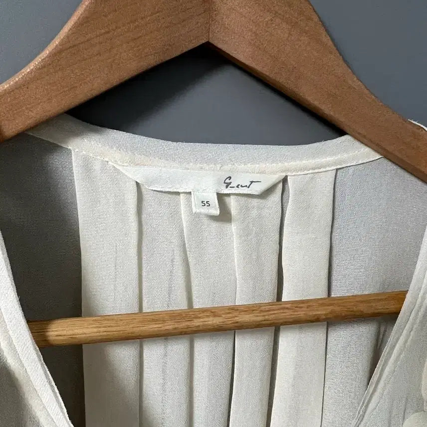 [BUNJANG] Z-Girls Rose Frill Ribbon Blouse (Size 55) / 봄 지컷 아이보리 장미 프릴 리본 블라우스 55
