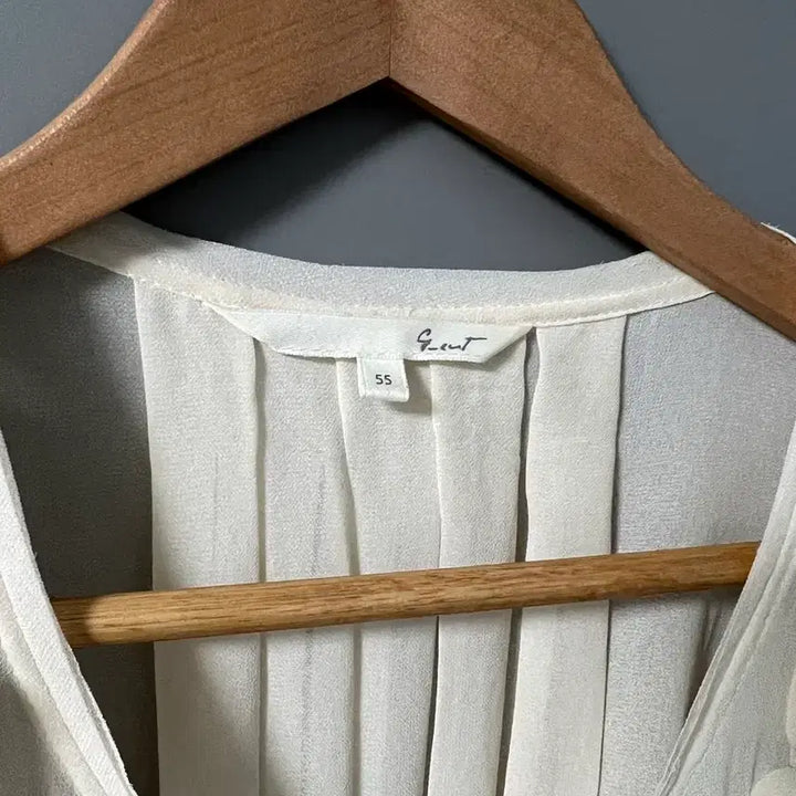 [BUNJANG] Z-Girls Rose Frill Ribbon Blouse (Size 55) / 봄 지컷 아이보리 장미 프릴 리본 블라우스 55