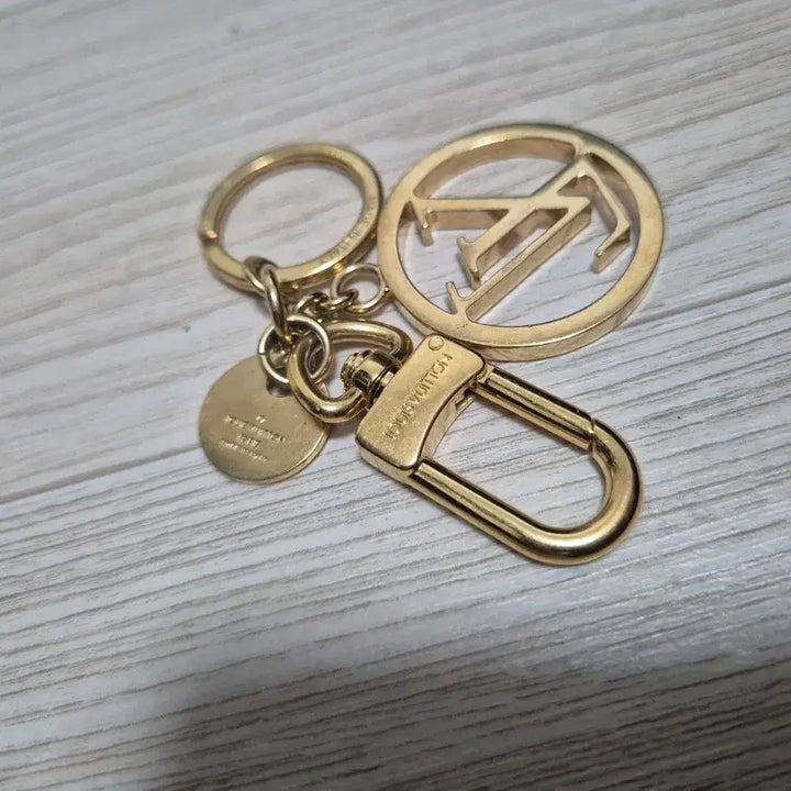 [BUNJANG] Louis Vuitton Logo Keyring / 루이비통 로고 키링ㅣ정품ㅣ단품ㅣ생활기스만존재