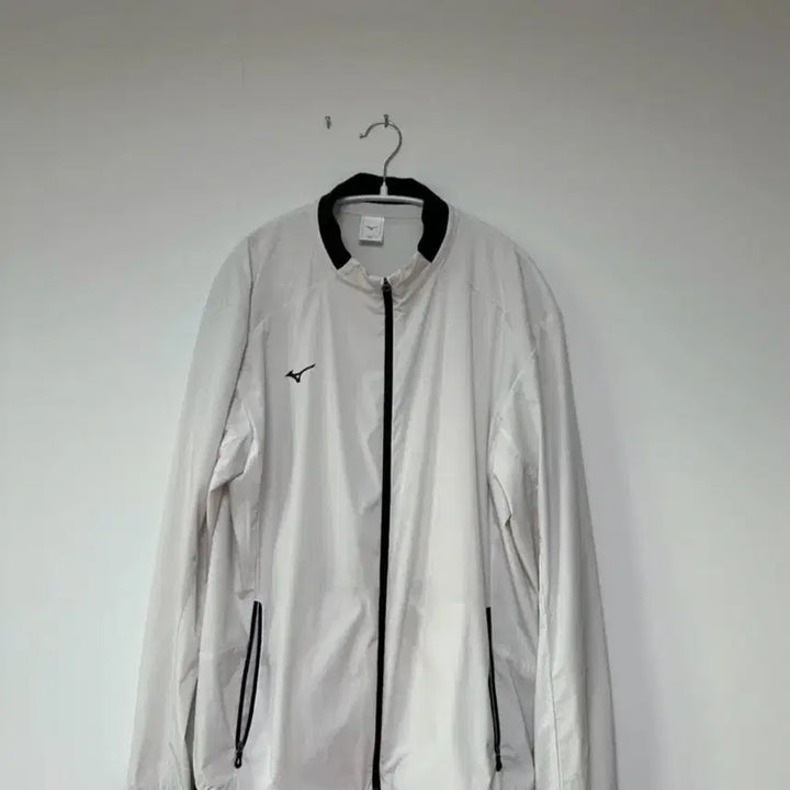 [BUNJANG] Mizuno Training Track Jacket Windbreaker / 미즈노 트레이닝 트랙 자켓 바람막이 화이트 윈드 브레이커