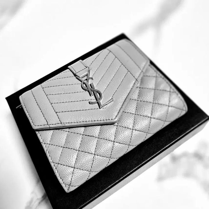 [BUNJANG] Saint Laurent Matelassé Envelope Wallet / (정품) 생로랑 마틀라세 엔벨로프 반지갑
