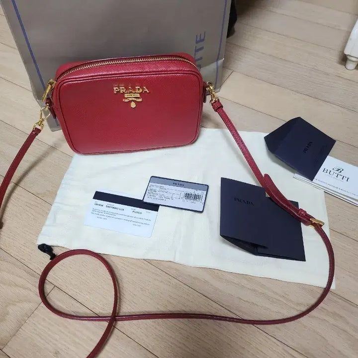 [BUNJANG] Prada Saffiano Lux Camera Bag - Red / 프라다 사피아노 룩스 카메라백 레드