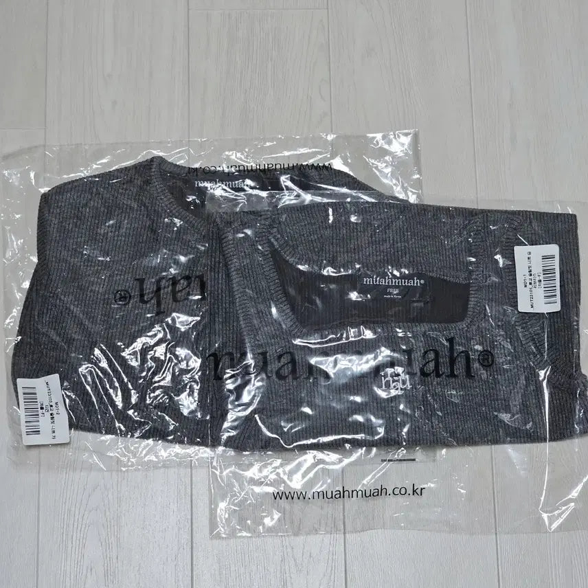 [BUNJANG] MUA MUA Charcoal Slim Fit Knit Cardigan Set / 무아무아 로고 슬림핏 니트 가디건 세트 차콜