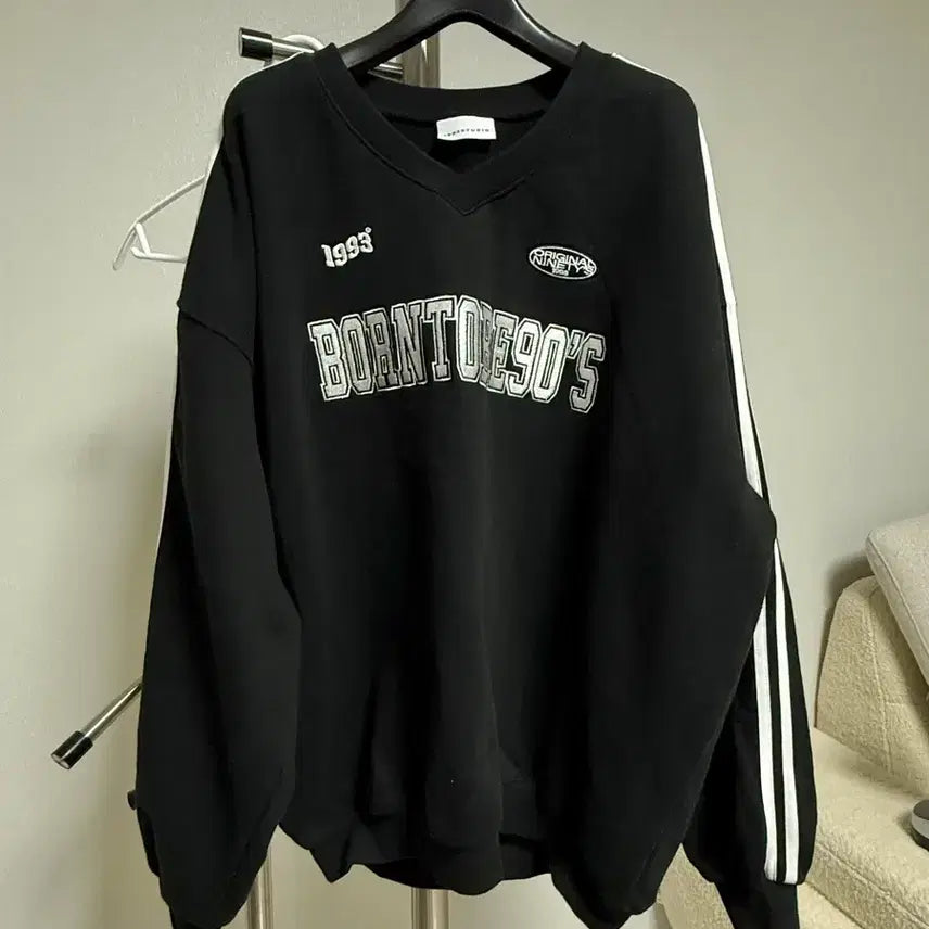 [BUNJANG] 1993studio Born to 90's Unisex Sweatshirt / 1993studio 검정색 맨투맨 Born to 90's/ unisex