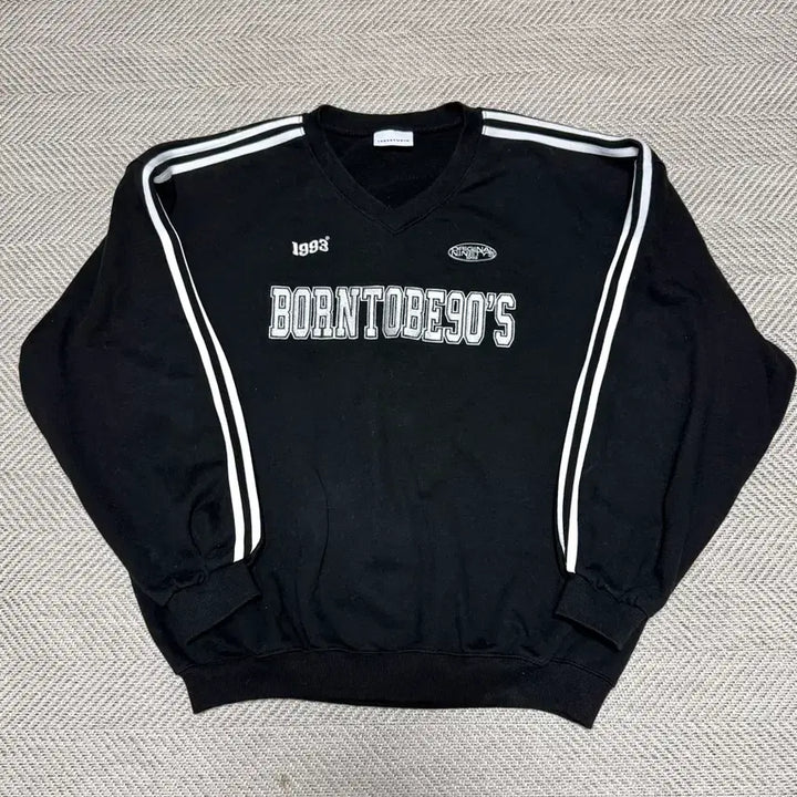 [BUNJANG] 1993studio Born to 90's Unisex Sweatshirt / 1993studio 검정색 맨투맨 Born to 90's/ unisex