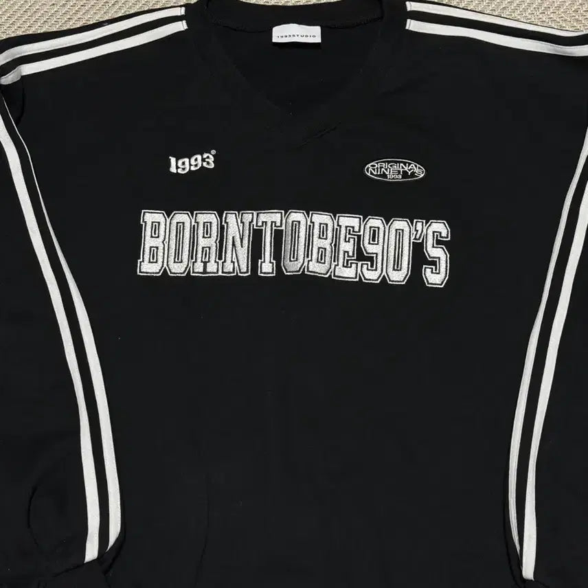 [BUNJANG] 1993studio Born to 90's Unisex Sweatshirt / 1993studio 검정색 맨투맨 Born to 90's/ unisex