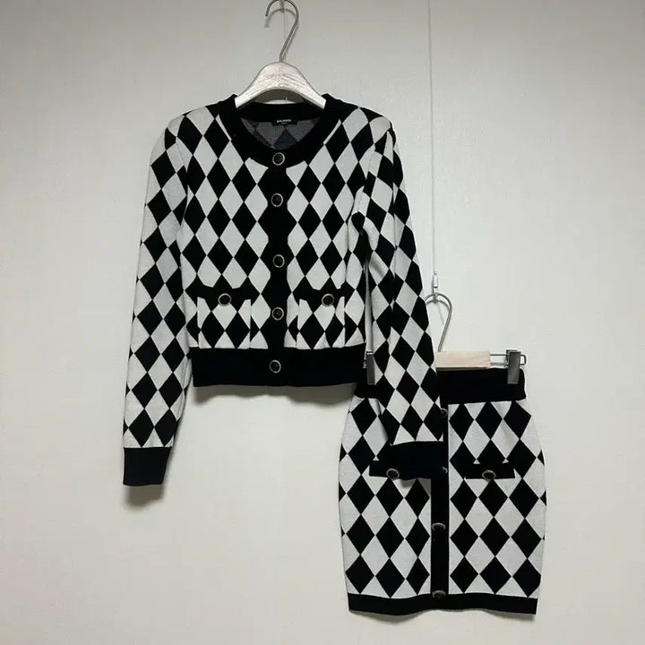 [SOLD OUT] 캐시미어블렌드 다이아몬드 니트 가디건 스커트 셋업