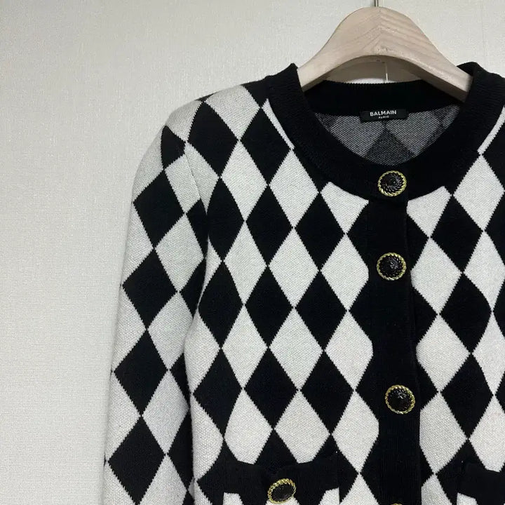 [SOLD OUT] 캐시미어블렌드 다이아몬드 니트 가디건 스커트 셋업