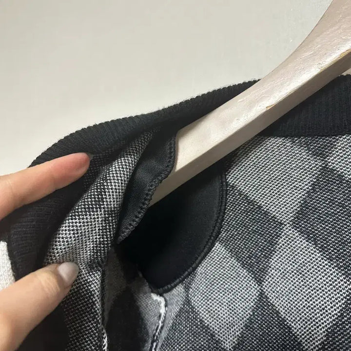[SOLD OUT] 캐시미어블렌드 다이아몬드 니트 가디건 스커트 셋업