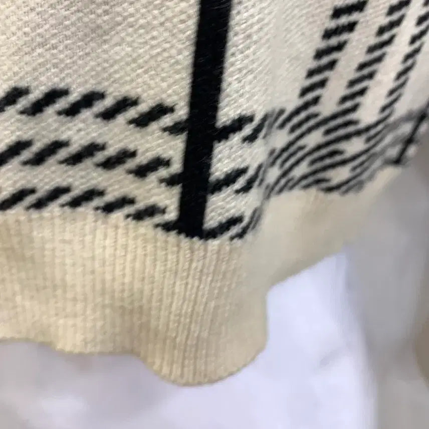 [BUNJANG] Check Pattern Knit Cardigan / 체크 패턴 니트 가디건