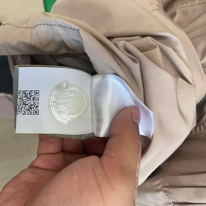 [BUNJANG] Moncler Women's Windbreaker Jacket (Size 4) / 몽클레어 여성 후드 윈드브레이커 바람막이 4사이즈