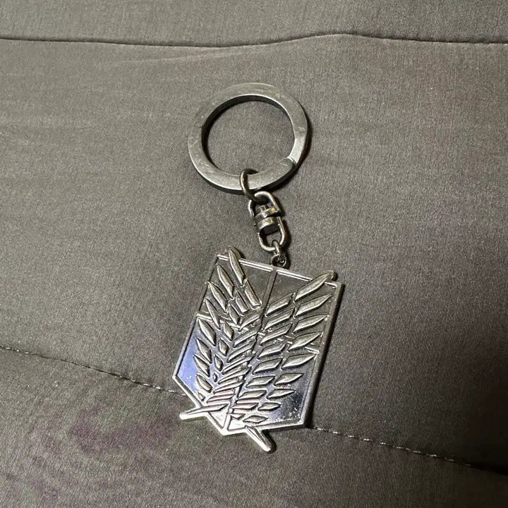 [BUNJANG] Attack on Titan Survey Corps Keyring Key Holder USJ Official / 진격의거인 조사병단 메탈 키링 키홀더 USJ 유니버셜 스튜디오 재팬 공식