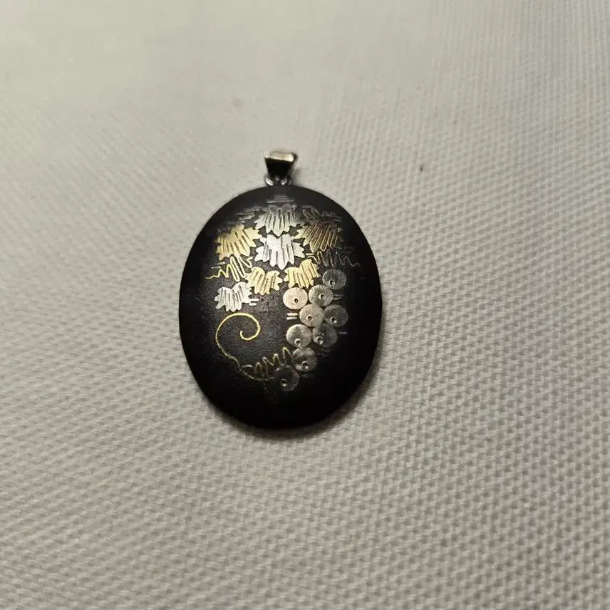 [BUNJANG] Japanese Gold, Silver, and Bronze Inlay Pendant / 일본 금은동 상감 팬던트