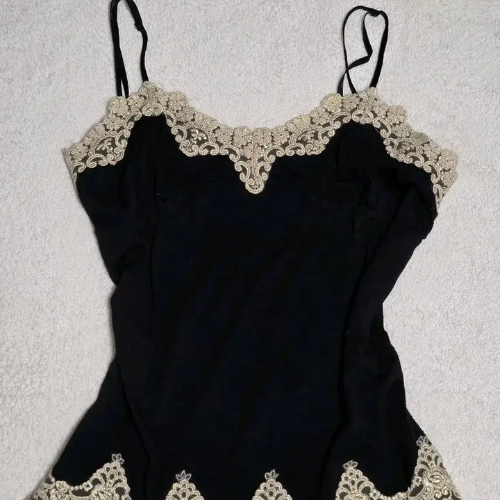 [BUNJANG] Vintage Lace Tank Top Gothic Lolita Punk / 일본빈티지 레이스 나시탑 고딕 고스로리 펑크 무채색