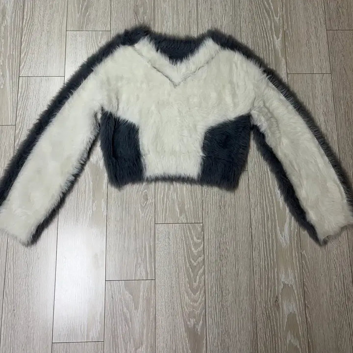 [BUNJANG] Cropped V-neck Sweater / 상태좋음)퍼 크롭 니트.프리사이즈.브이넥.스웨터.배색니트.겨울옷.크롭티