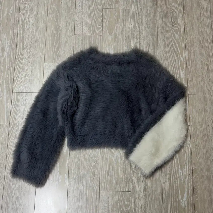 [BUNJANG] Cropped V-neck Sweater / 상태좋음)퍼 크롭 니트.프리사이즈.브이넥.스웨터.배색니트.겨울옷.크롭티