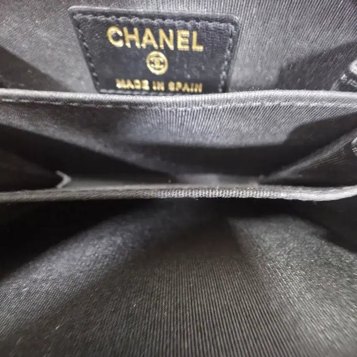 [BUNJANG] Chanel Boy Caviar Zipper Wallet / 샤넬 보이 케비어 지퍼 지갑