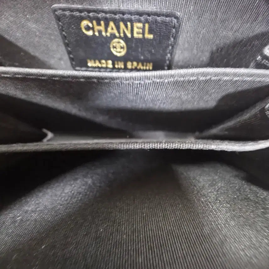 [BUNJANG] Chanel Boy Caviar Zipper Wallet / 샤넬 보이 케비어 지퍼 지갑
