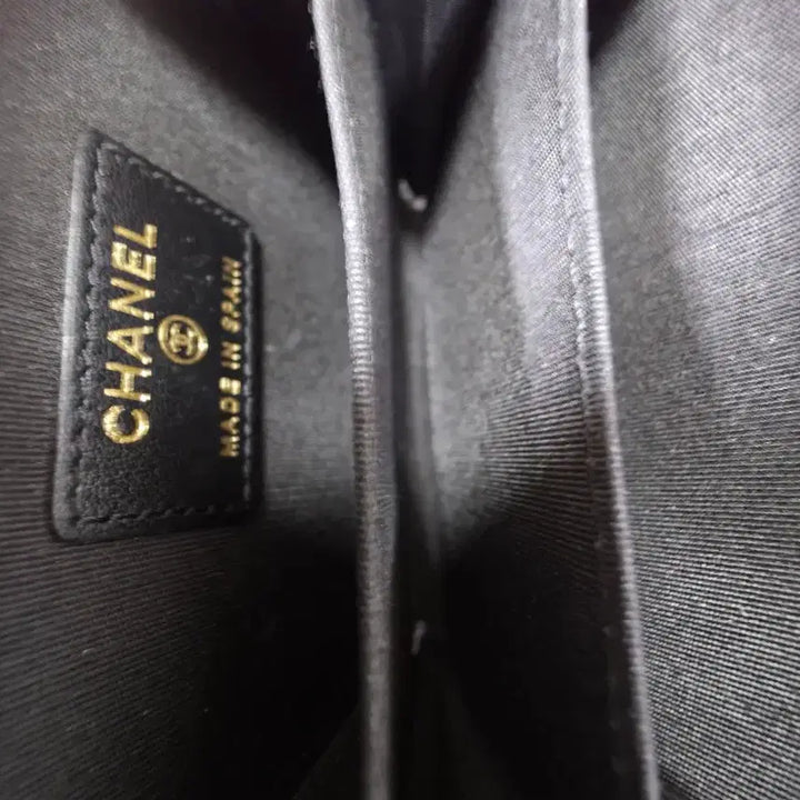 [BUNJANG] Chanel Boy Caviar Zipper Wallet / 샤넬 보이 케비어 지퍼 지갑