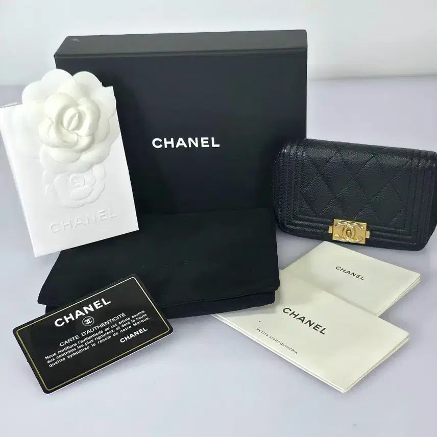 [BUNJANG] Chanel Boy Caviar Zipper Wallet / 샤넬 보이 케비어 지퍼 지갑