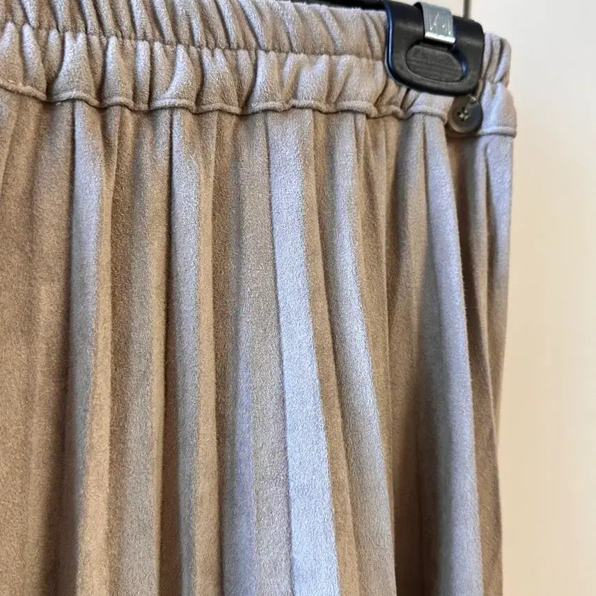 [BUNJANG] hershe: Two-Way Suede Skirt - Beige / 허앤쉬 hershe:) 투웨이 스커트 스웨이드 버전 베이지