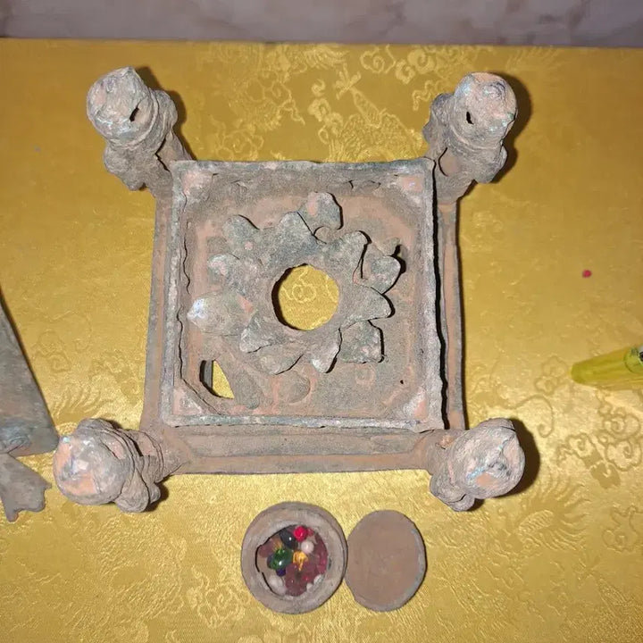 [BUNJANG] Antique Bronze Reliquary Tower / 오랜세월을 품은 동 사리탑