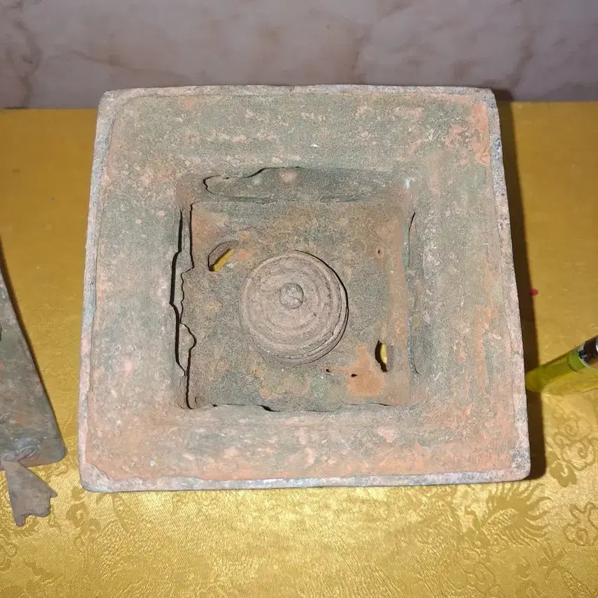 [BUNJANG] Antique Bronze Reliquary Tower / 오랜세월을 품은 동 사리탑