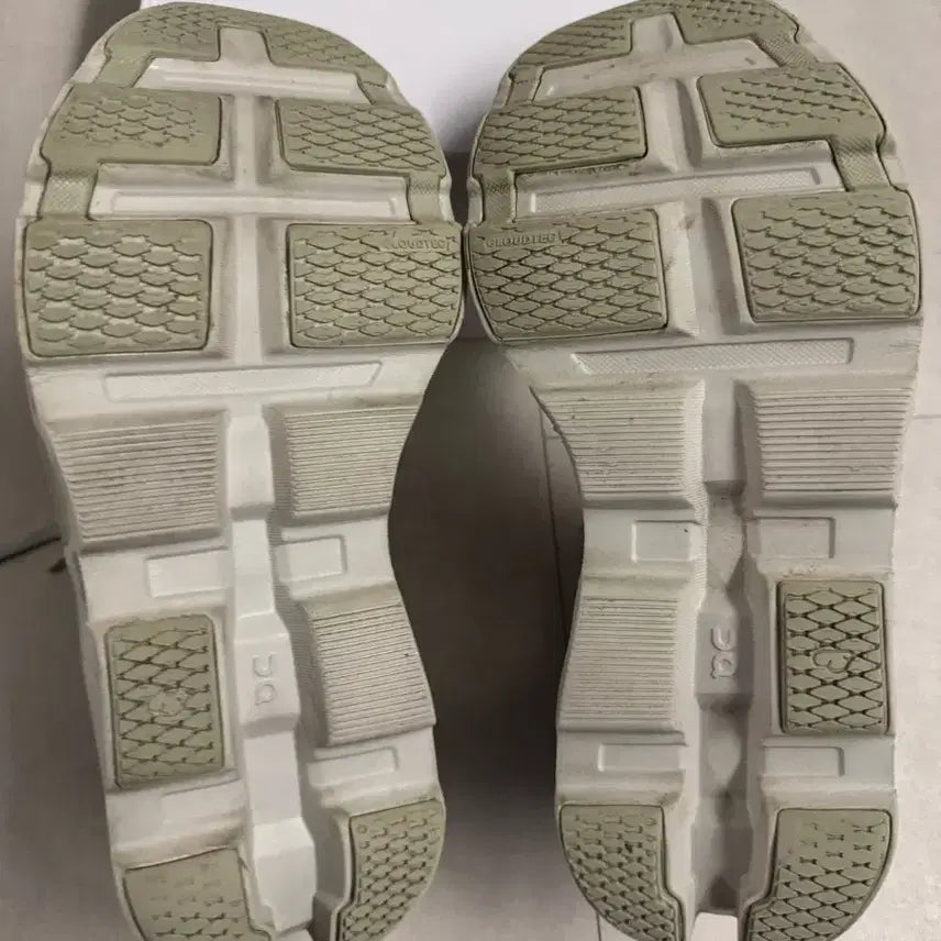 [BUNJANG] PAPE x ON Running Cloudmonster Moon Dust Sneakers / [255]파프x온러닝 클라우드몬스터 문더스트(파프온)