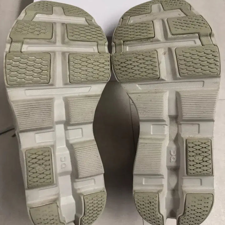 [BUNJANG] PAPE x ON Running Cloudmonster Moon Dust Sneakers / [255]파프x온러닝 클라우드몬스터 문더스트(파프온)