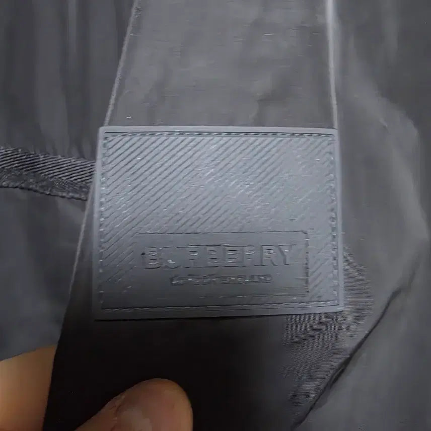 [BUNJANG] Burberry Windbreaker (Size L) / 버버리 신형 바람막이 L사이즈 110정도