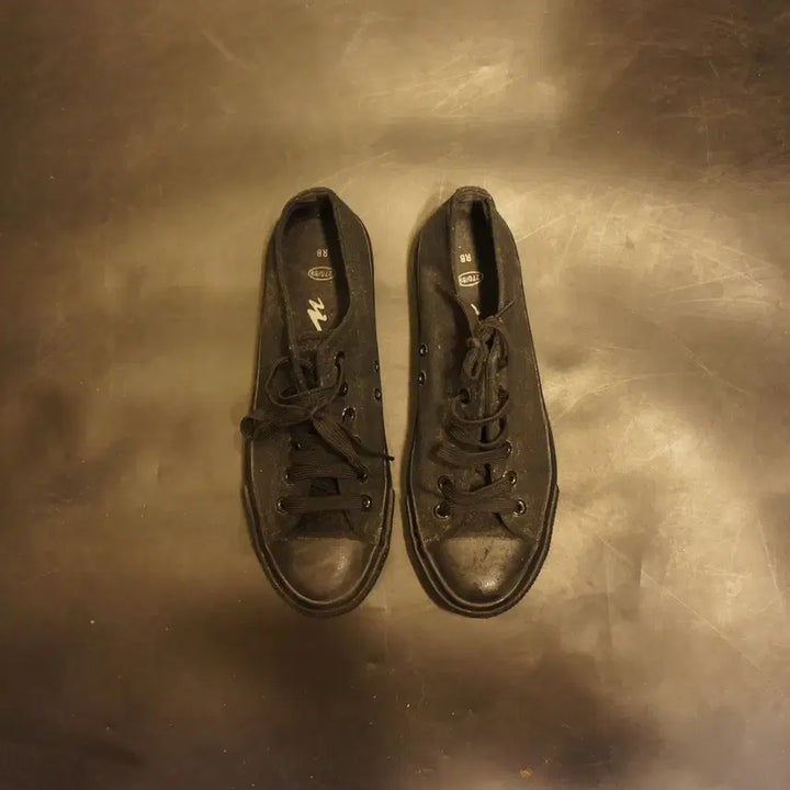 [BUNJANG] Vintage Black Sneakers (Size 270) Men&