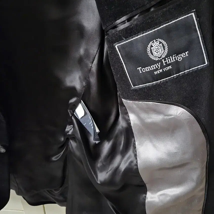 [BUNJANG] Tommy Hilfiger Black Velvet Jacket (Size 95) / 타미힐피거 블랙 벨벳 자켓 95사이즈