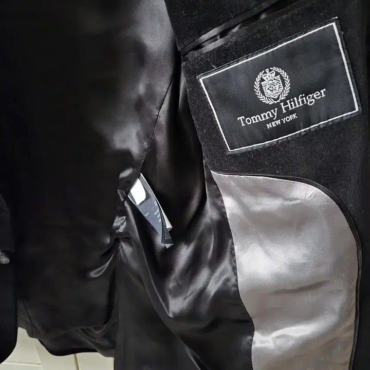 [BUNJANG] Tommy Hilfiger Black Velvet Jacket (Size 95) / 타미힐피거 블랙 벨벳 자켓 95사이즈
