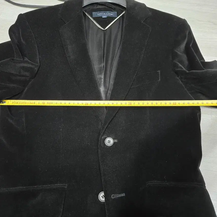 [BUNJANG] Tommy Hilfiger Black Velvet Jacket (Size 95) / 타미힐피거 블랙 벨벳 자켓 95사이즈