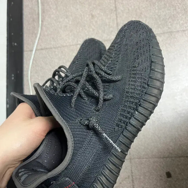 [BUNJANG] Adidas Yeezy Boost 350 V2 Black Shoes / 아디다스 이지 부스트350V2블랙 250사이즈