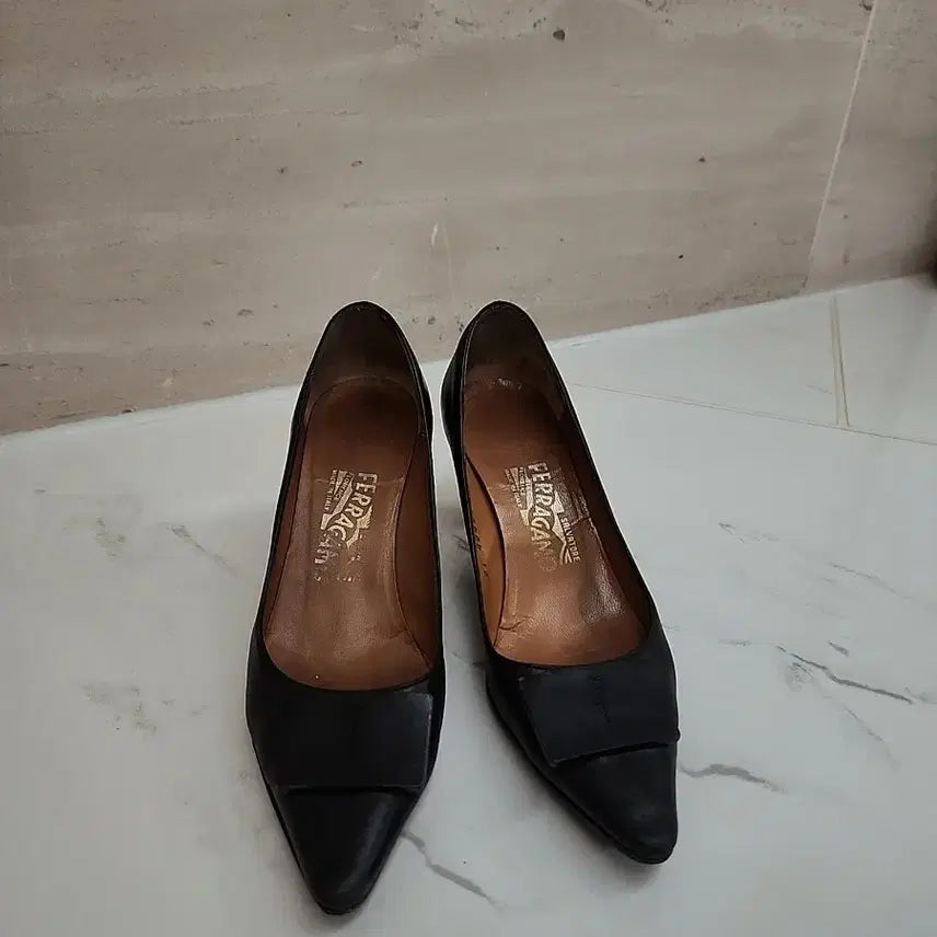 [SOLD OUT] ferragamo 페레가모 블랙 힐 여성 명품 구두