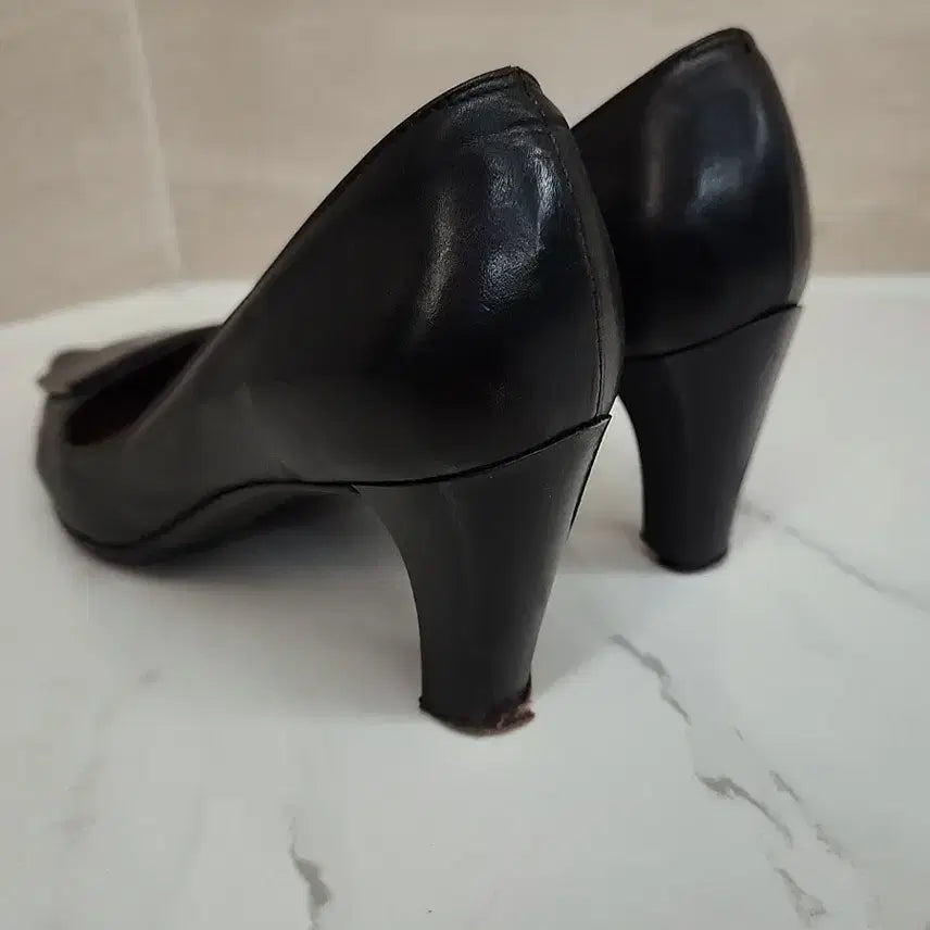 [SOLD OUT] ferragamo 페레가모 블랙 힐 여성 명품 구두
