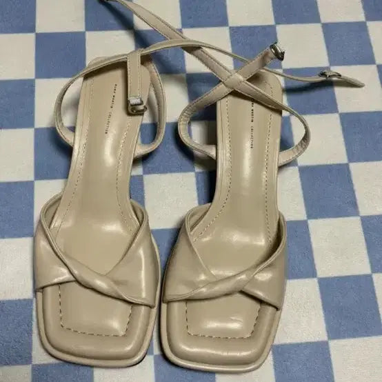 [BUNJANG] Luna Martin Twisted Mid Sandal Heels Ivory / (미착용) 루나마틴 꼬임 미들 샌들힐 235 아이보리(정가 44,000원