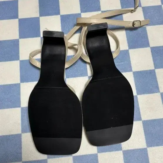 [BUNJANG] Luna Martin Twisted Mid Sandal Heels Ivory / (미착용) 루나마틴 꼬임 미들 샌들힐 235 아이보리(정가 44,000원