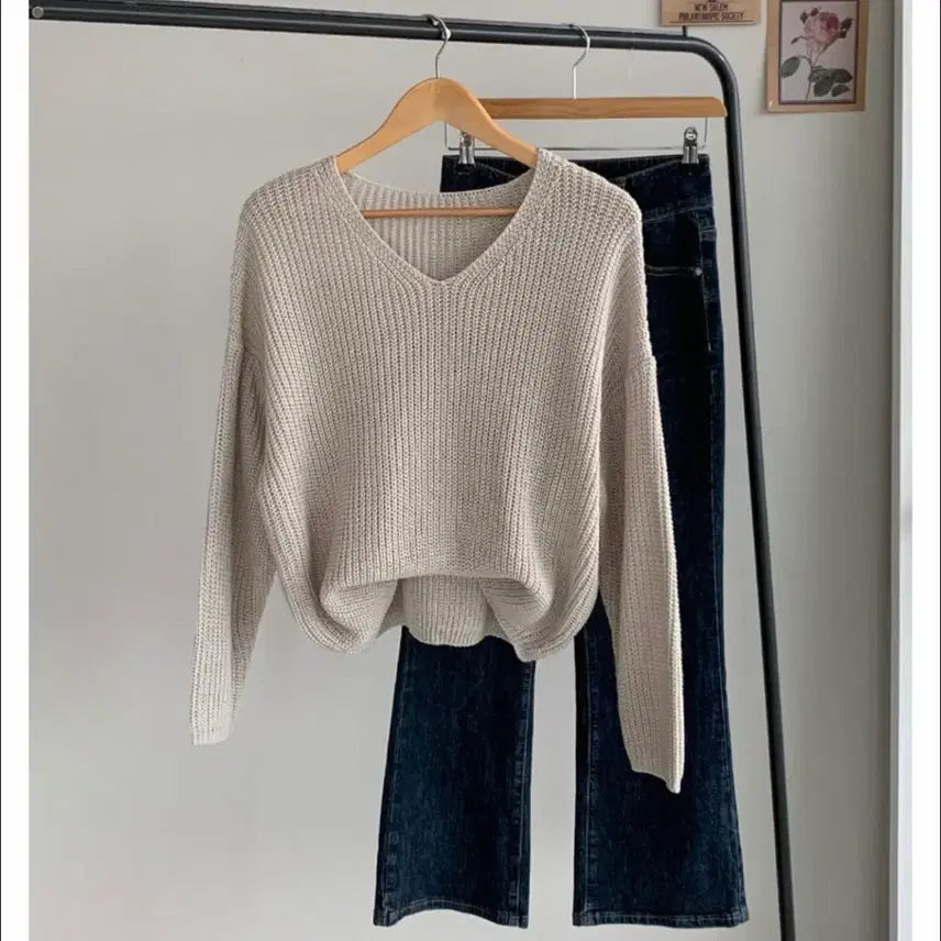 [BUNJANG] Romi Pastel V-Neck Crop Knit Sweater Oatmeal / 로미 파스텔 루즈핏 브이넥 크롭 니트 오트밀 색상
