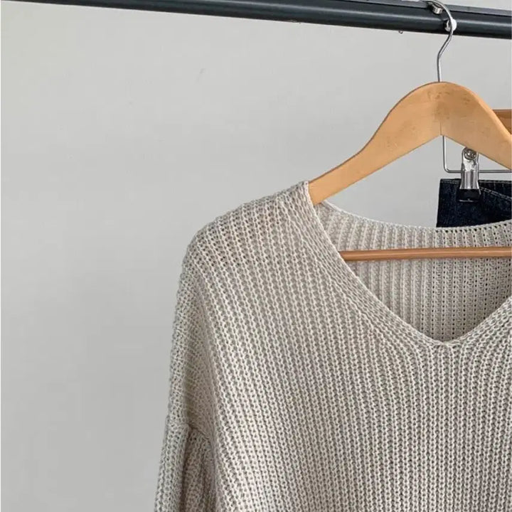[BUNJANG] Romi Pastel V-Neck Crop Knit Sweater Oatmeal / 로미 파스텔 루즈핏 브이넥 크롭 니트 오트밀 색상